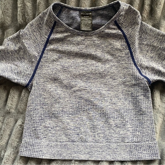 VS PINK ACTIVE CROP TOP LONG SLEEVELESS - Picture 2 of 5